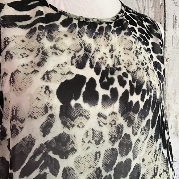 Show me your MuMu Sheer Arnold Animal Print Pocket Tank Small - Picture 4 of 8